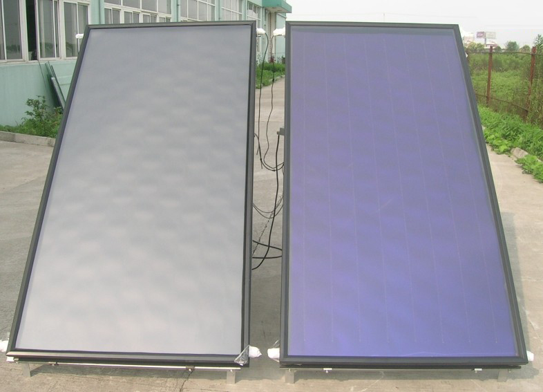 Плоские солнечные коллекторы WFSC8 (слева) и WFSC10 BlueTec (справа)